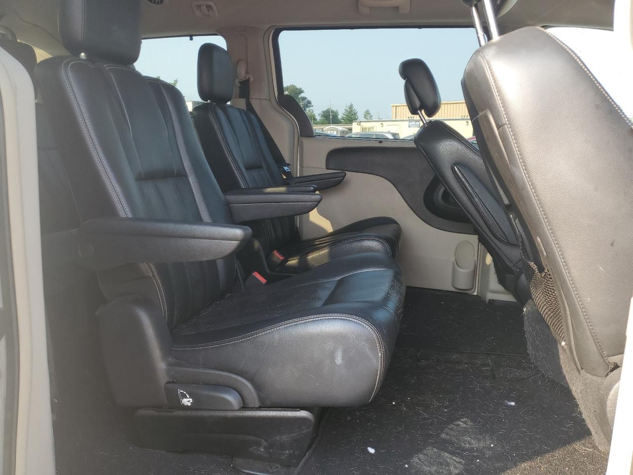 2011 Chrysler Town & Country Touring L VIN: 2A4RR8DGXBR677353 Lot: 64705554