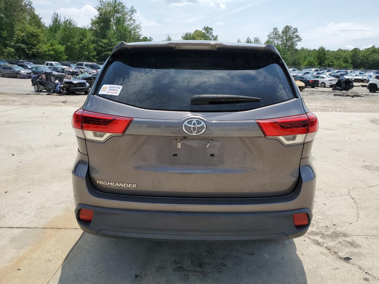 5TDZARFH3KS057234 2019 Toyota Highlander Le