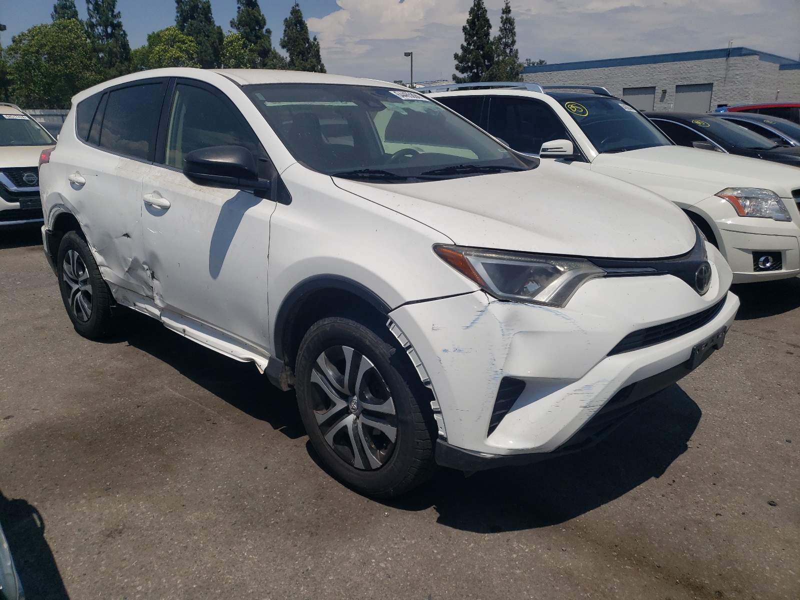 2018 Toyota Rav4 Le vin: JTMZFREV1JJ750792