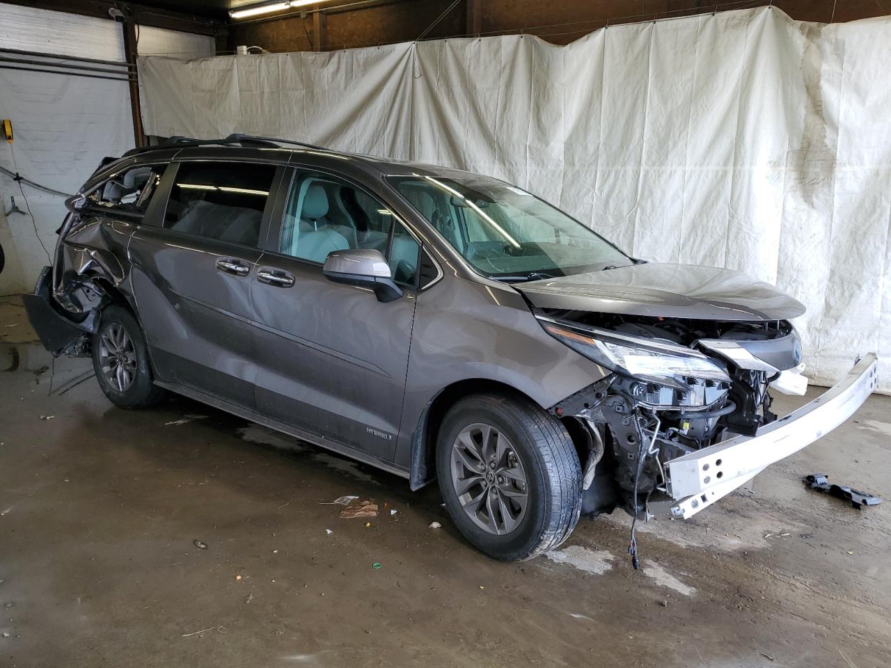 2021 Toyota Sienna - Image 4