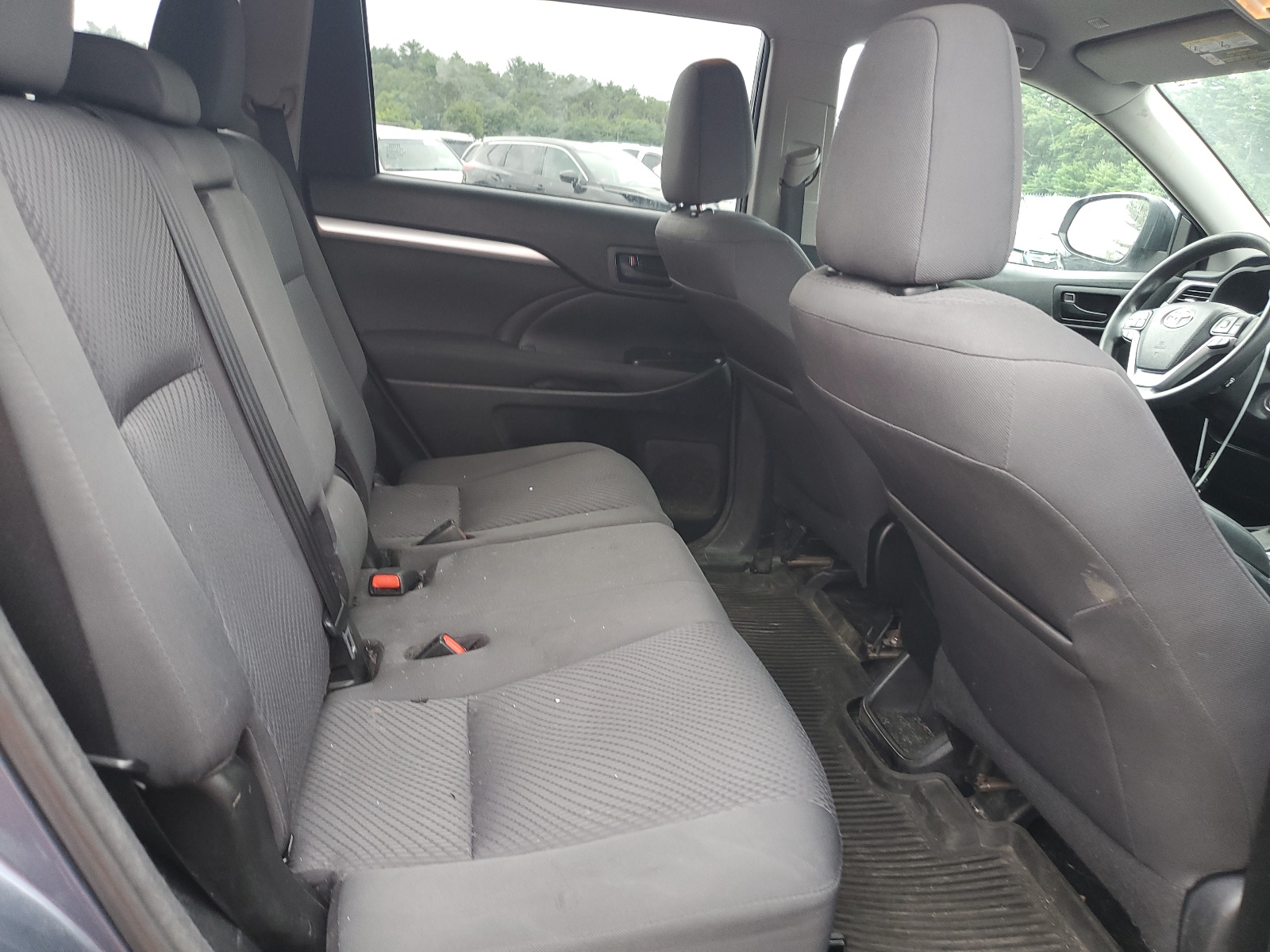 5TDBZRFH8JS886339 2018 Toyota Highlander Le