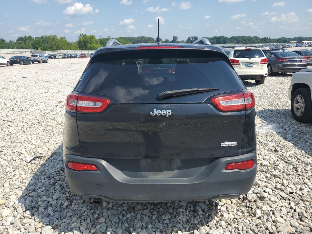2015 Jeep Cherokee Latitude VIN: 1C4PJLCB7FW782197 Lot: 63181654