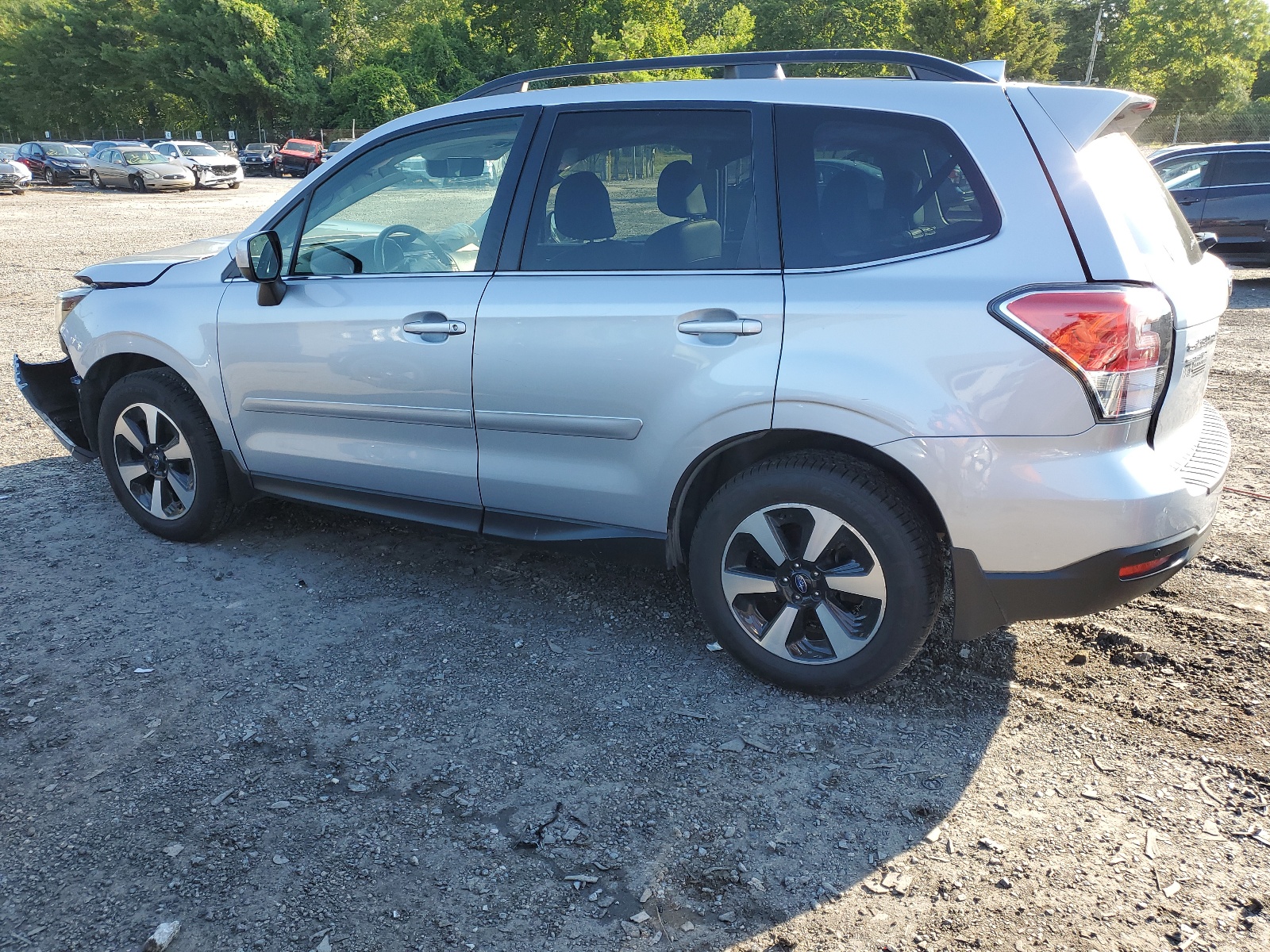 2017 Subaru Forester 2.5I Limited vin: JF2SJARC8HH505808