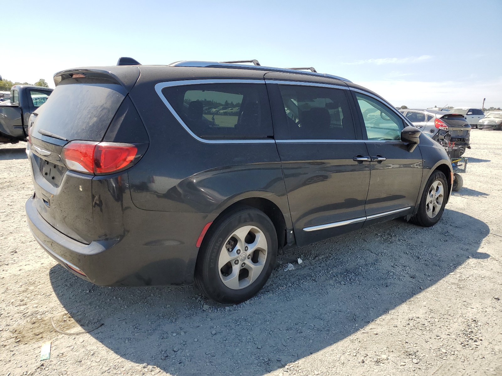 2017 Chrysler Pacifica Touring L Plus vin: 2C4RC1EG3HR633555