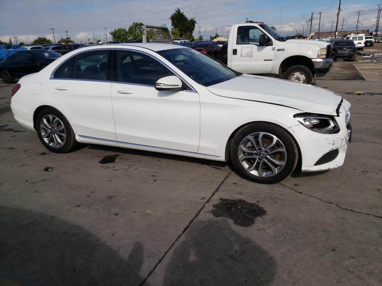 2017 Mercedes-Benz C 300 vin: 55SWF4JB8HU212804