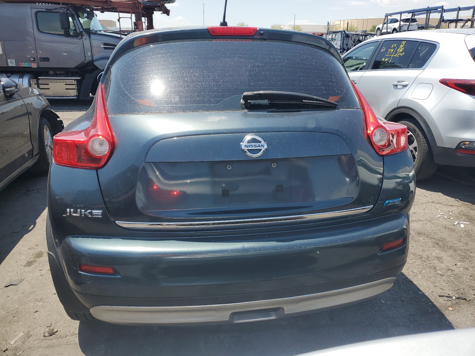 2014 Nissan Juke S vin: JN8AF5MR2ET359210