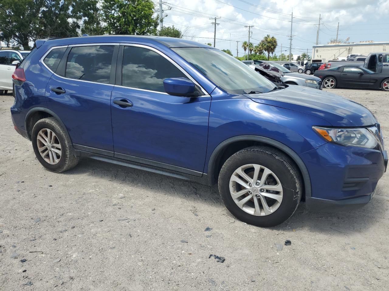 2018 Nissan Rogue - Image 4