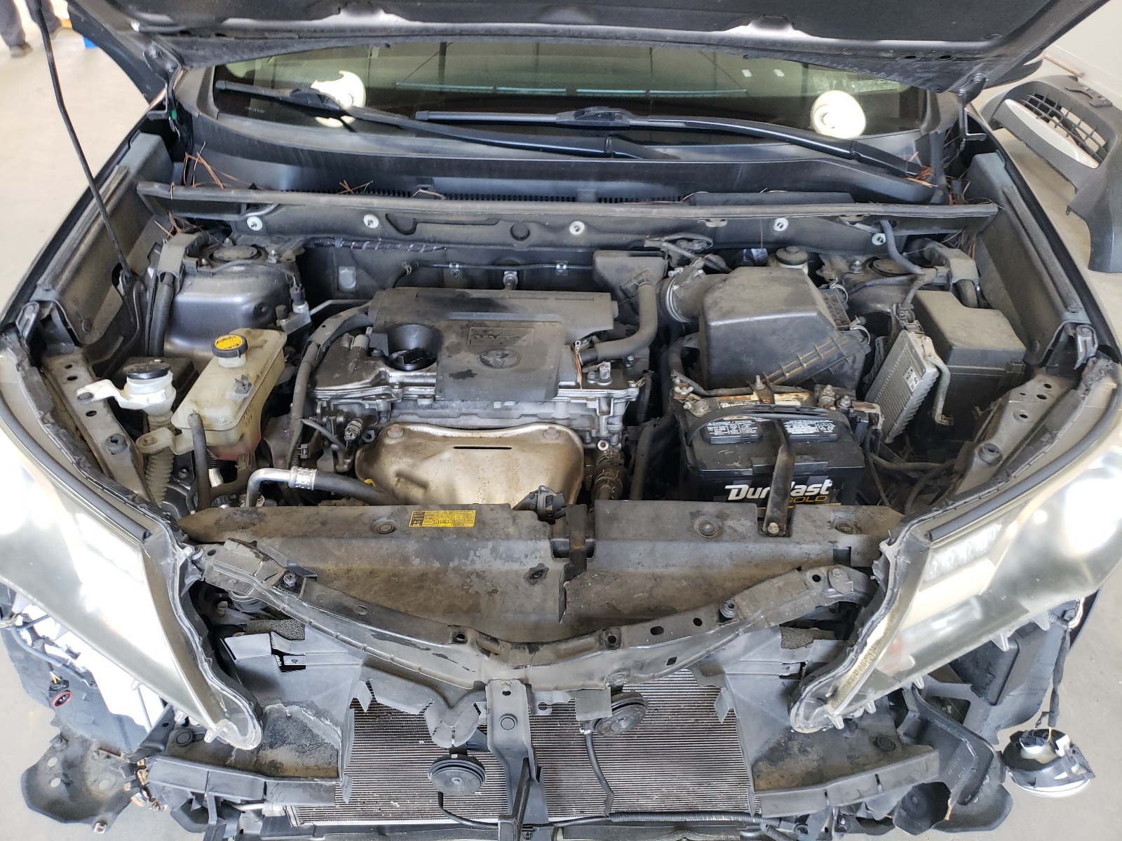 2T3WFREV9FW195697 2015 Toyota Rav4 Xle