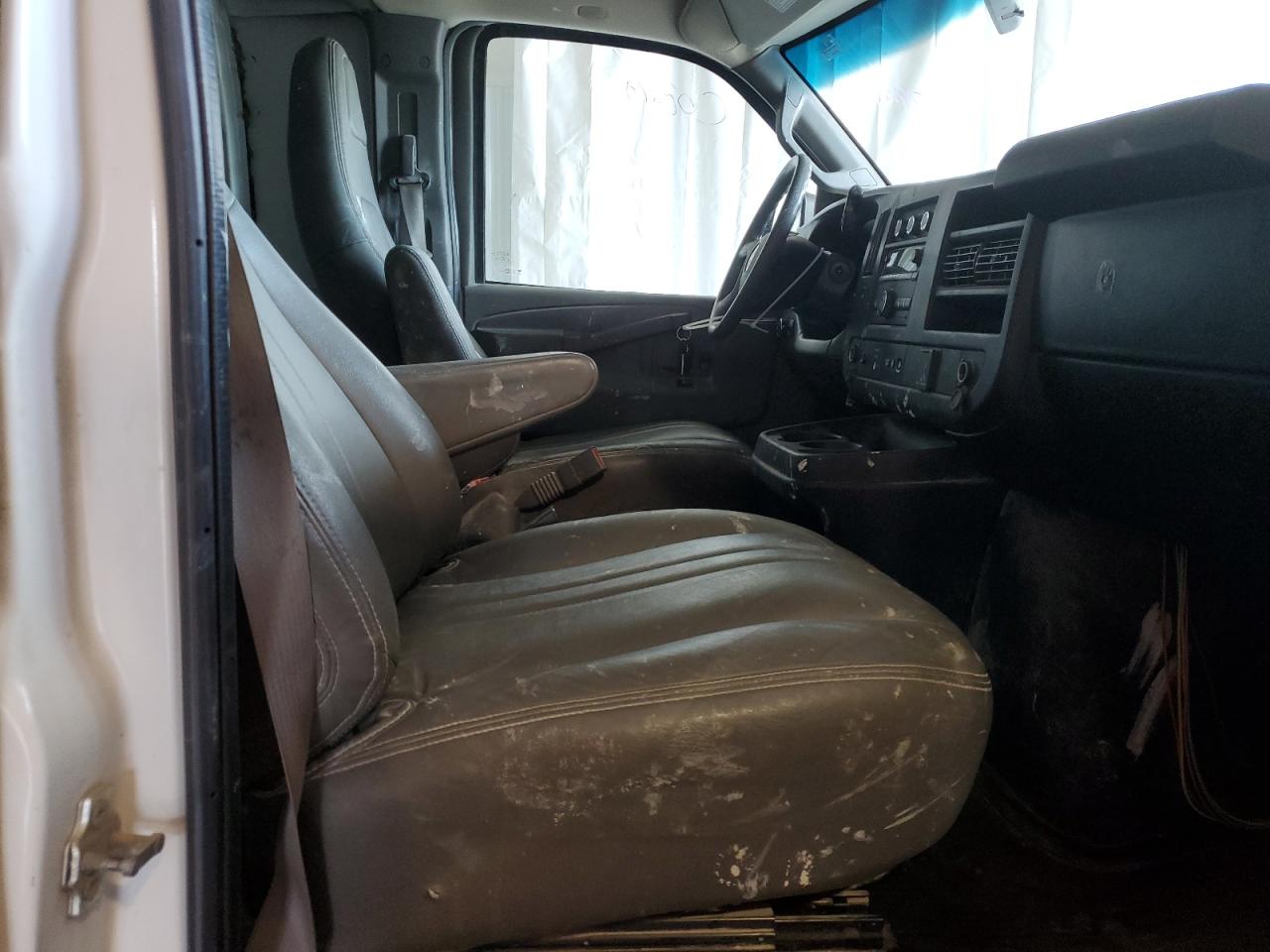 2018 Chevrolet Express G2500 VIN: 1GCWGAFP8J1184261 Lot: 64360474