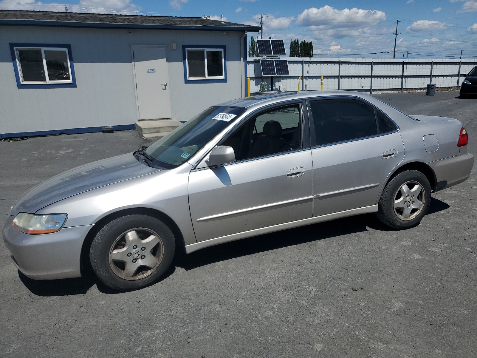 1HGCG1657XA057156 1999 Honda Accord Ex