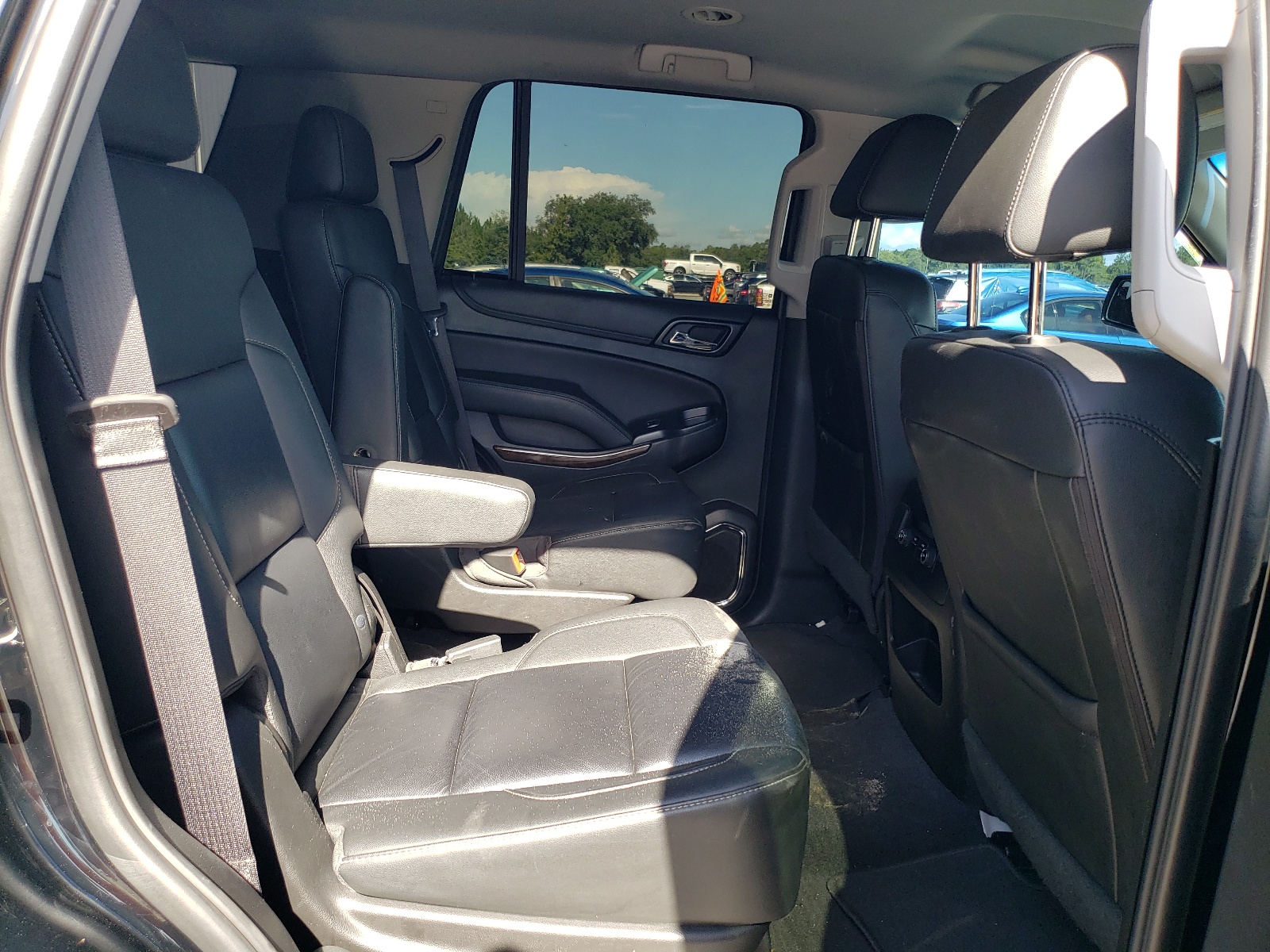 1GNSCBKC0KR121281 2019 Chevrolet Tahoe C1500 Lt