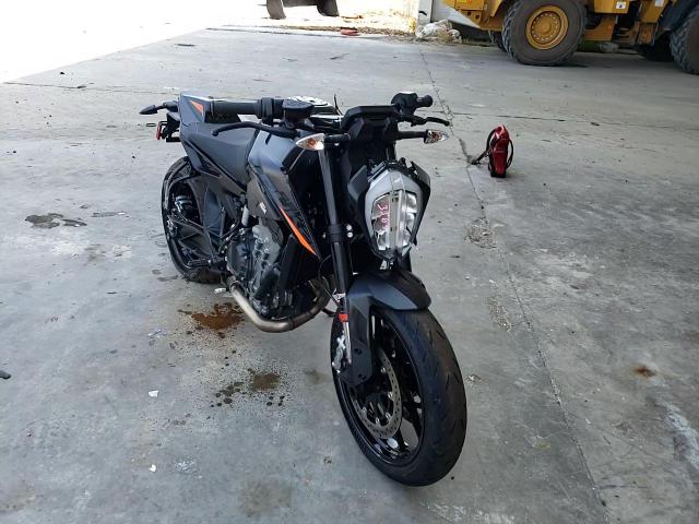 2021 Ktm 890 Duke R VIN: VBKTU9403MM812230 Lot: 61731944