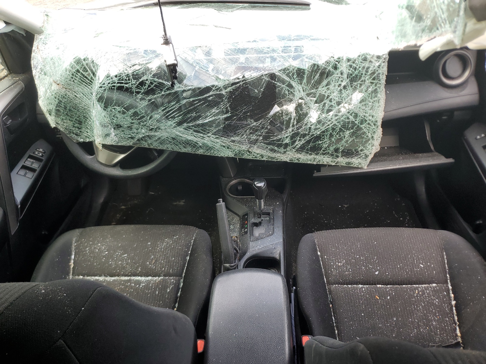 JTMBFREV6HJ129771 2017 Toyota Rav4 Le