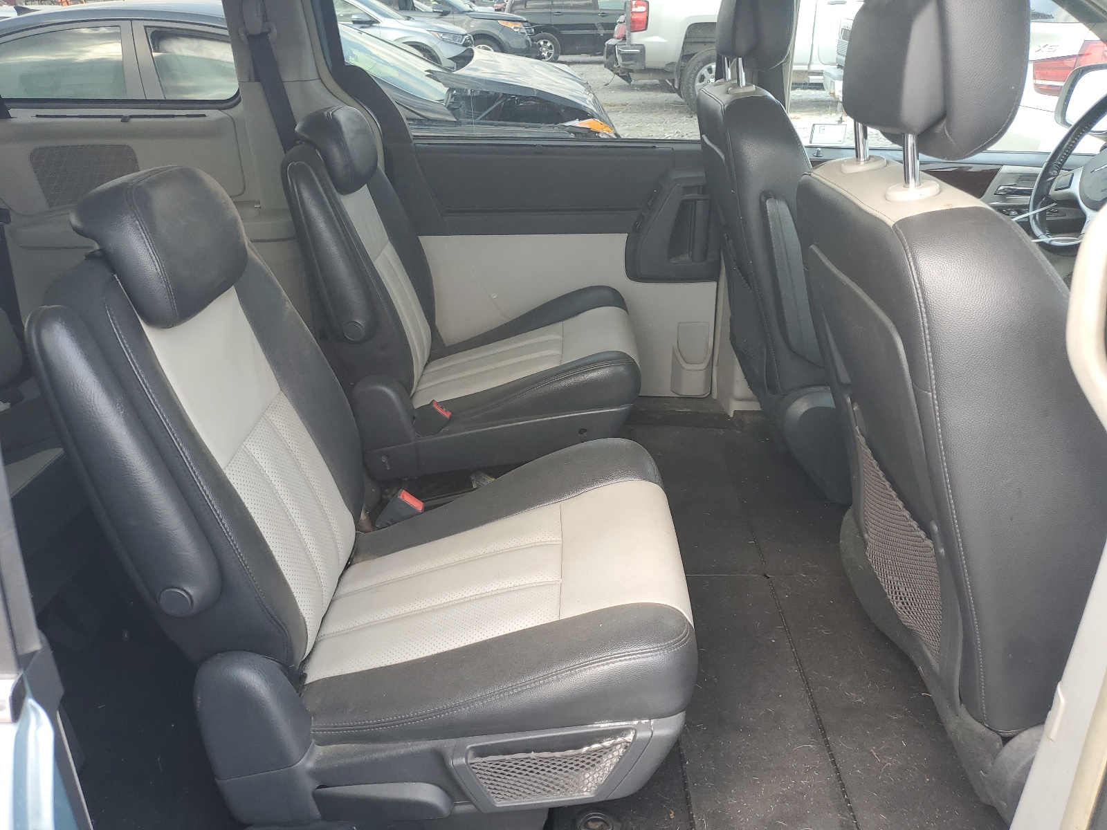 2A4RR8DX1AR494860 2010 Chrysler Town & Country Touring Plus