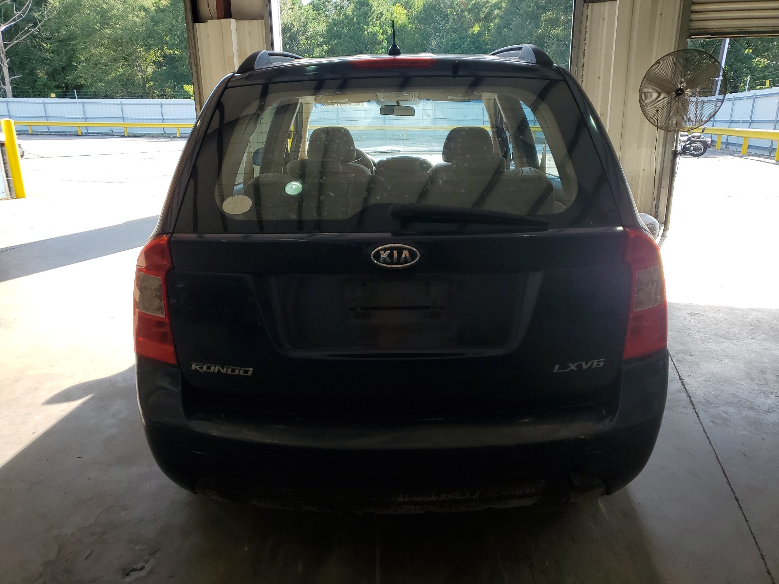 KNAFG526687142146 2008 Kia Rondo Lx