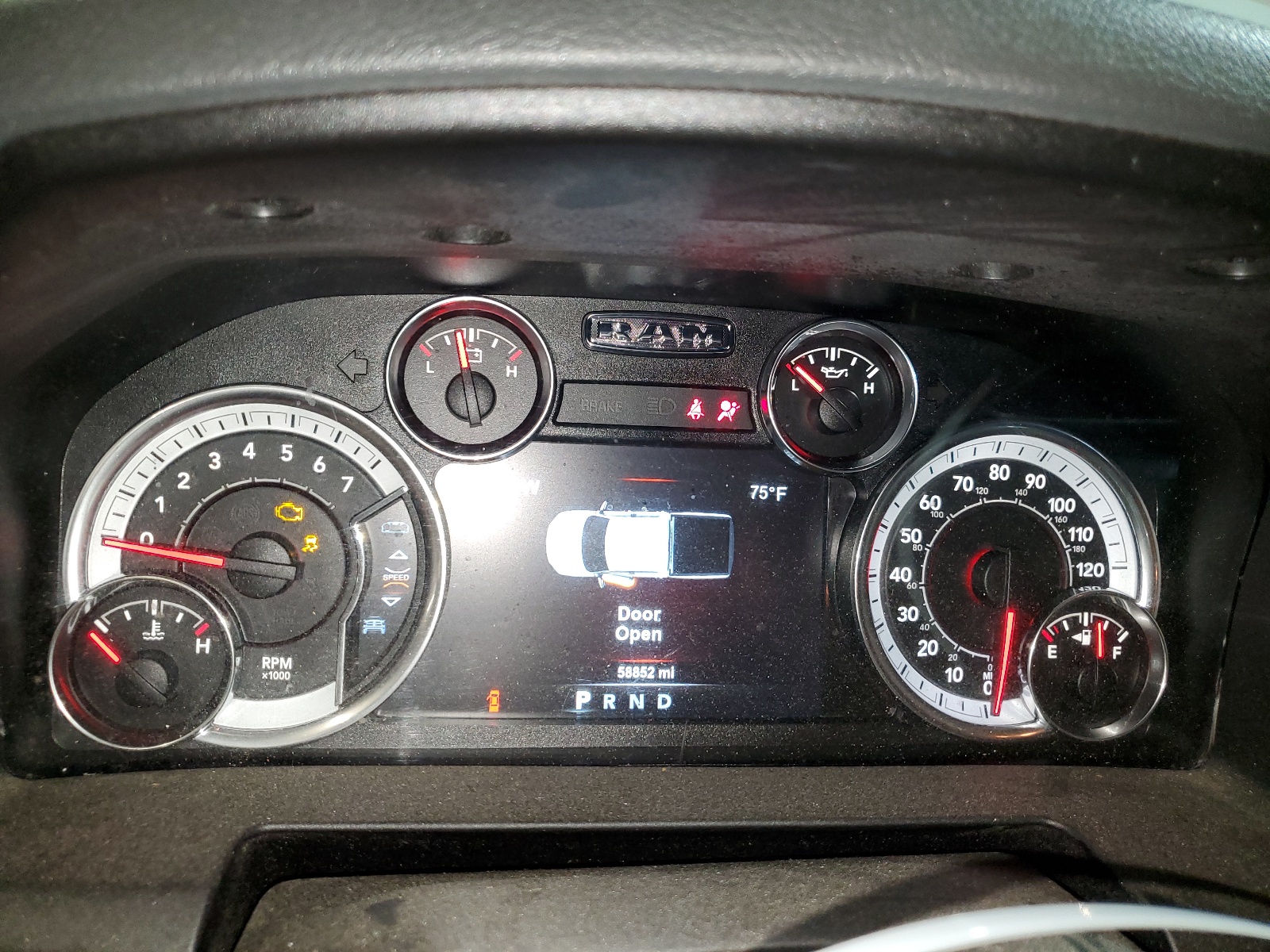 3C6RR7LT8JG130625 2018 Ram 1500 Slt