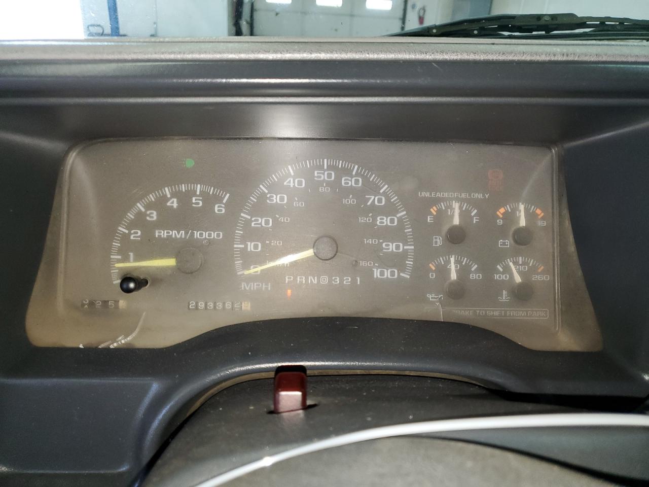 1998 Chevrolet Gmt-400 K1500 VIN: 2GCEK19R2W1198214 Lot: 62331144