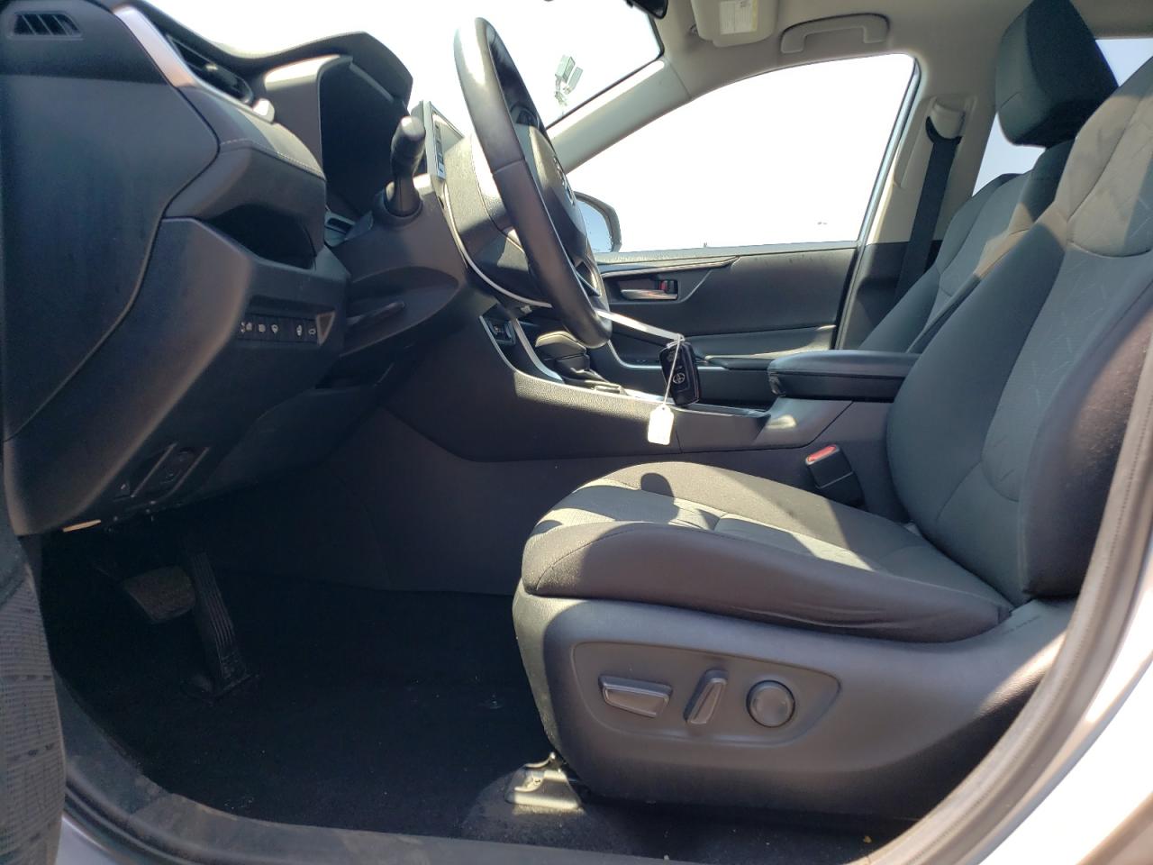 2020 Toyota Rav4 Xle VIN: 2T3R6RFV4LW001309 Lot: 63445824