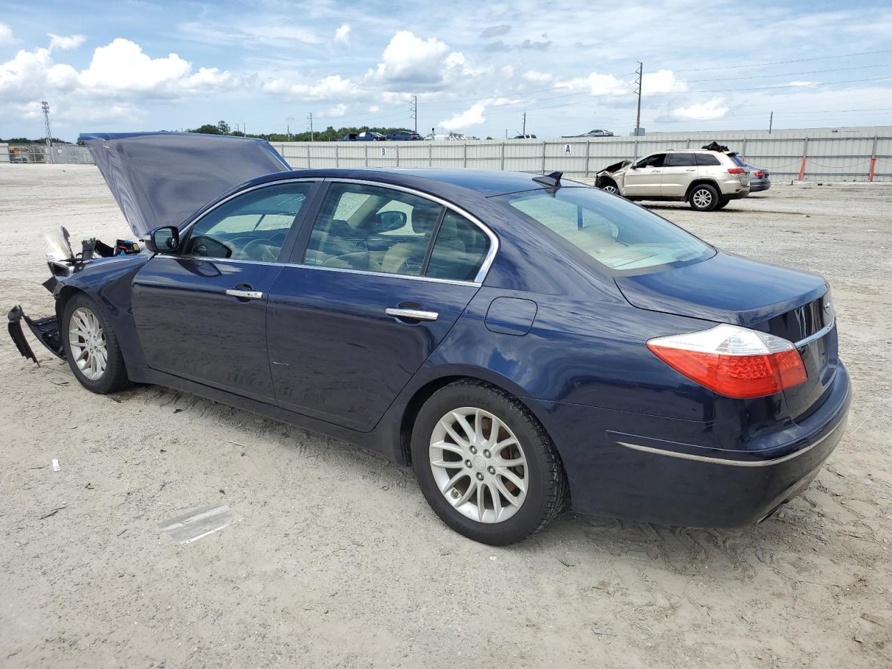 2011 Hyundai Genesis 3.8L VIN: KMHGC4DE5BU117809 Lot: 64121564