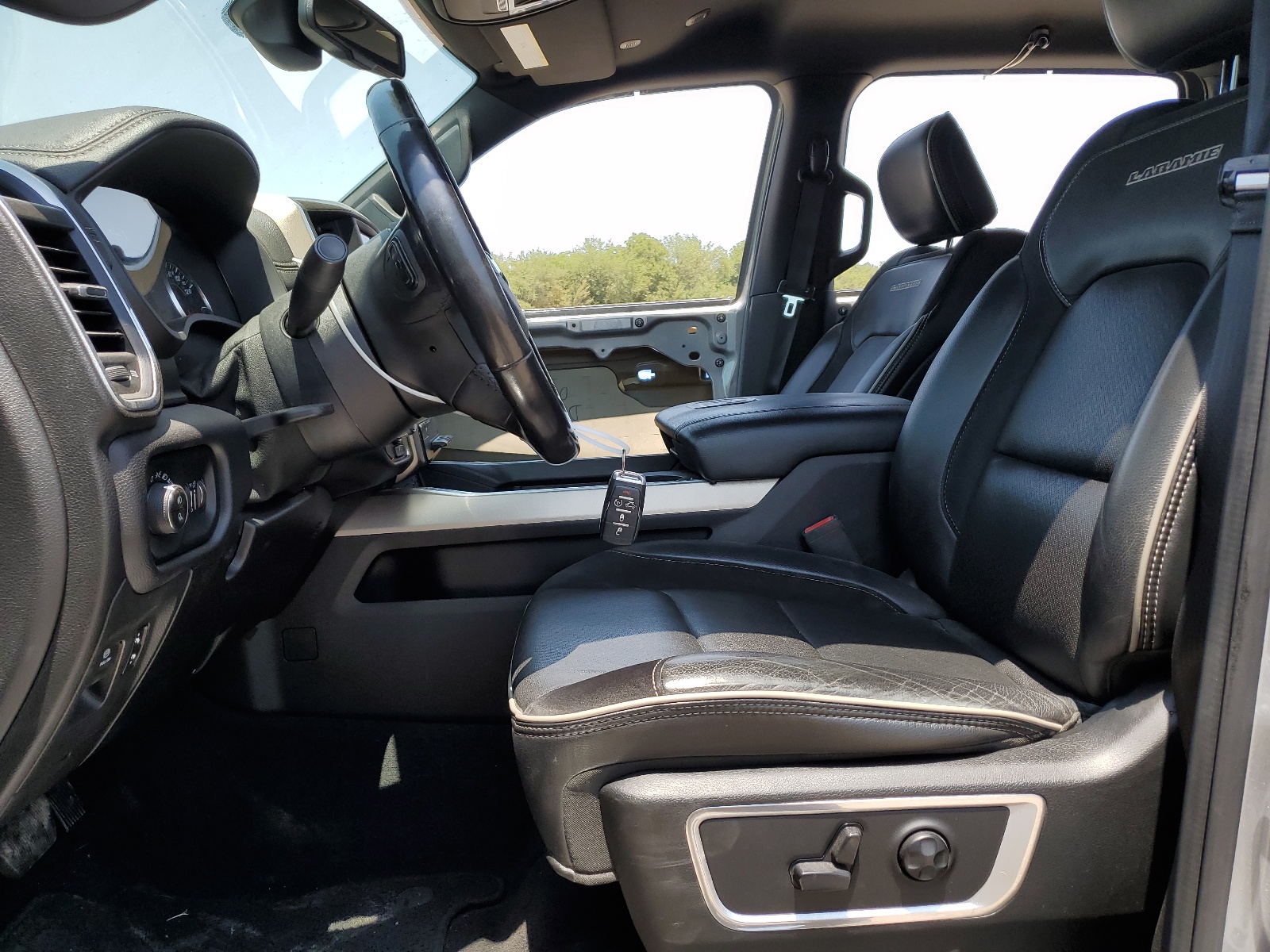 1C6SRFJT1KN605801 2019 Ram 1500 Laramie