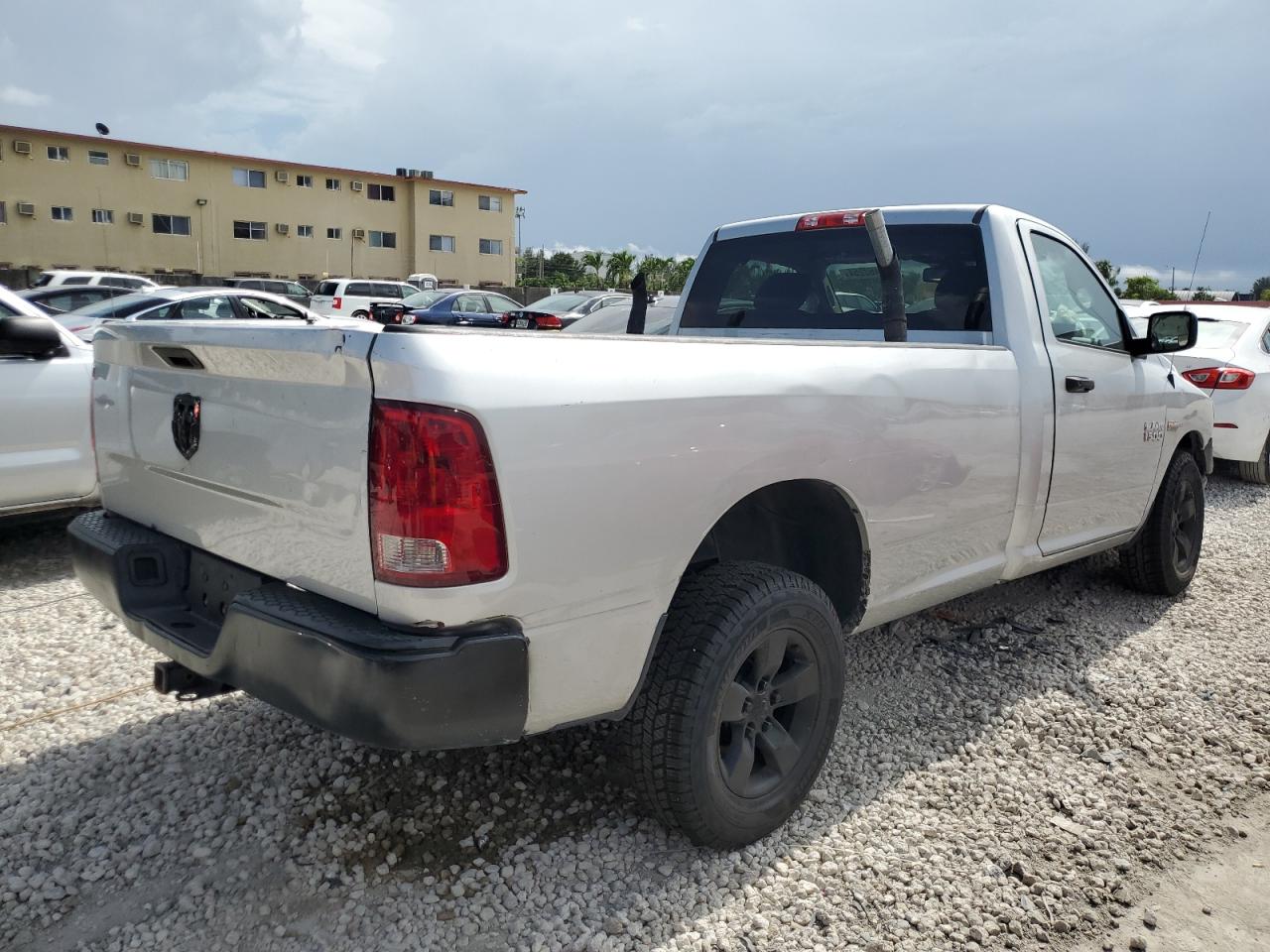 2016 RAM 1500 - Image 3