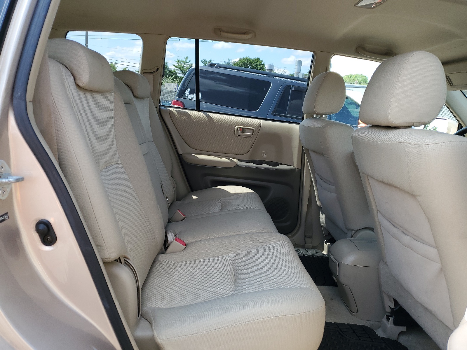 JTEDP21A040033047 2004 Toyota Highlander Base