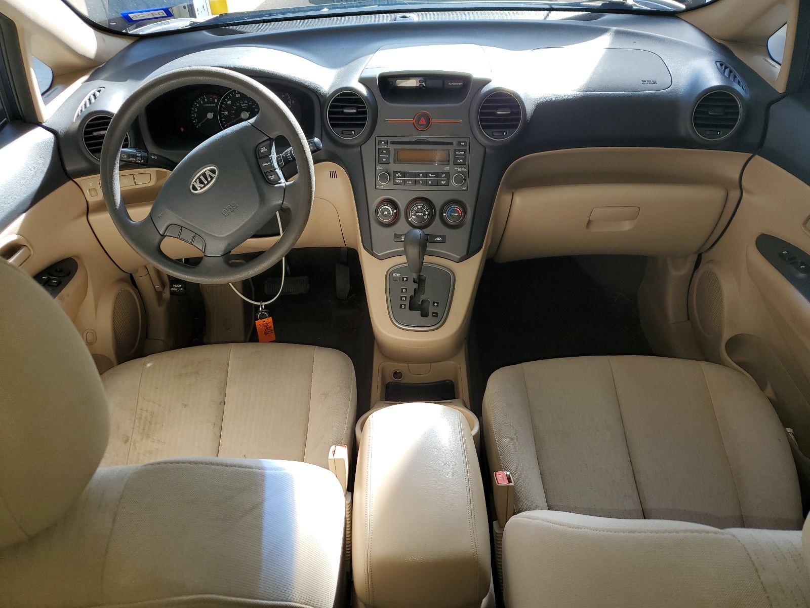 KNAFG526687142146 2008 Kia Rondo Lx