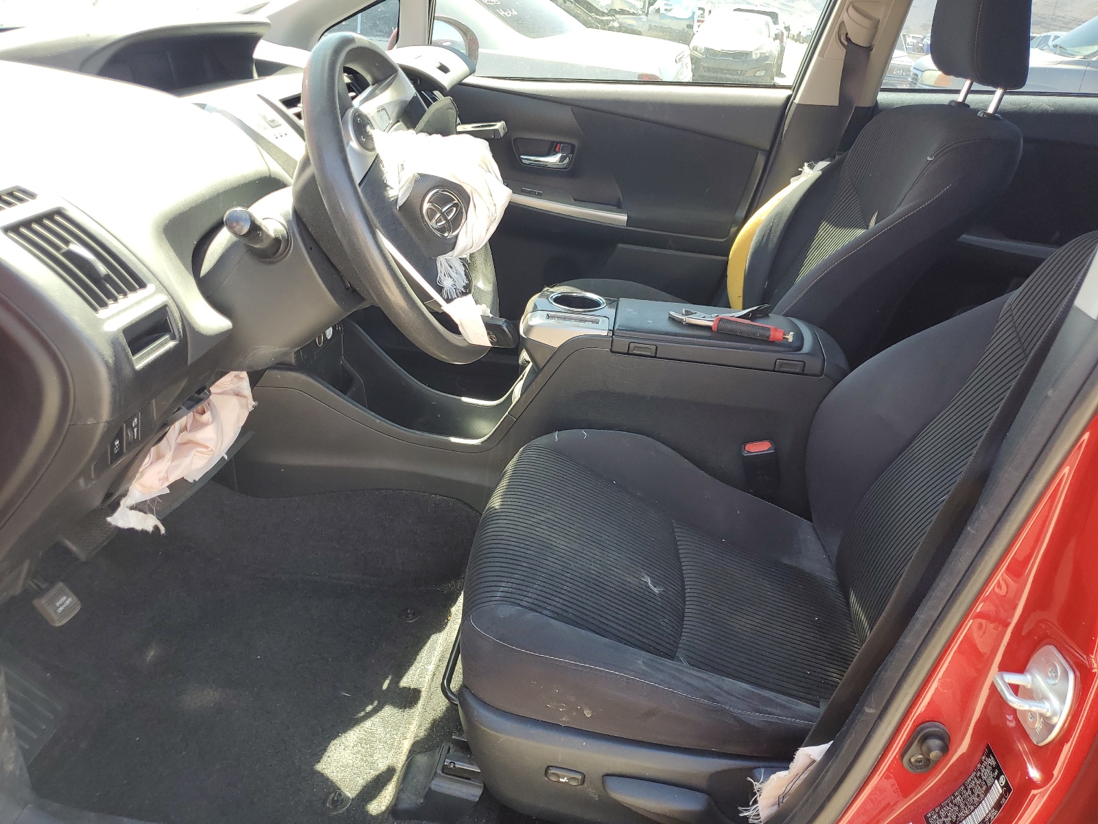 JTDZN3EU8HJ070261 2017 Toyota Prius V