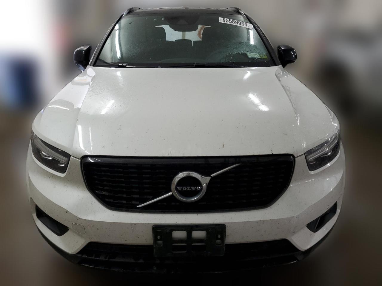 2021 Volvo Xc40 T5 R-Design VIN: YV4162UM3M2585417 Lot: 65559954