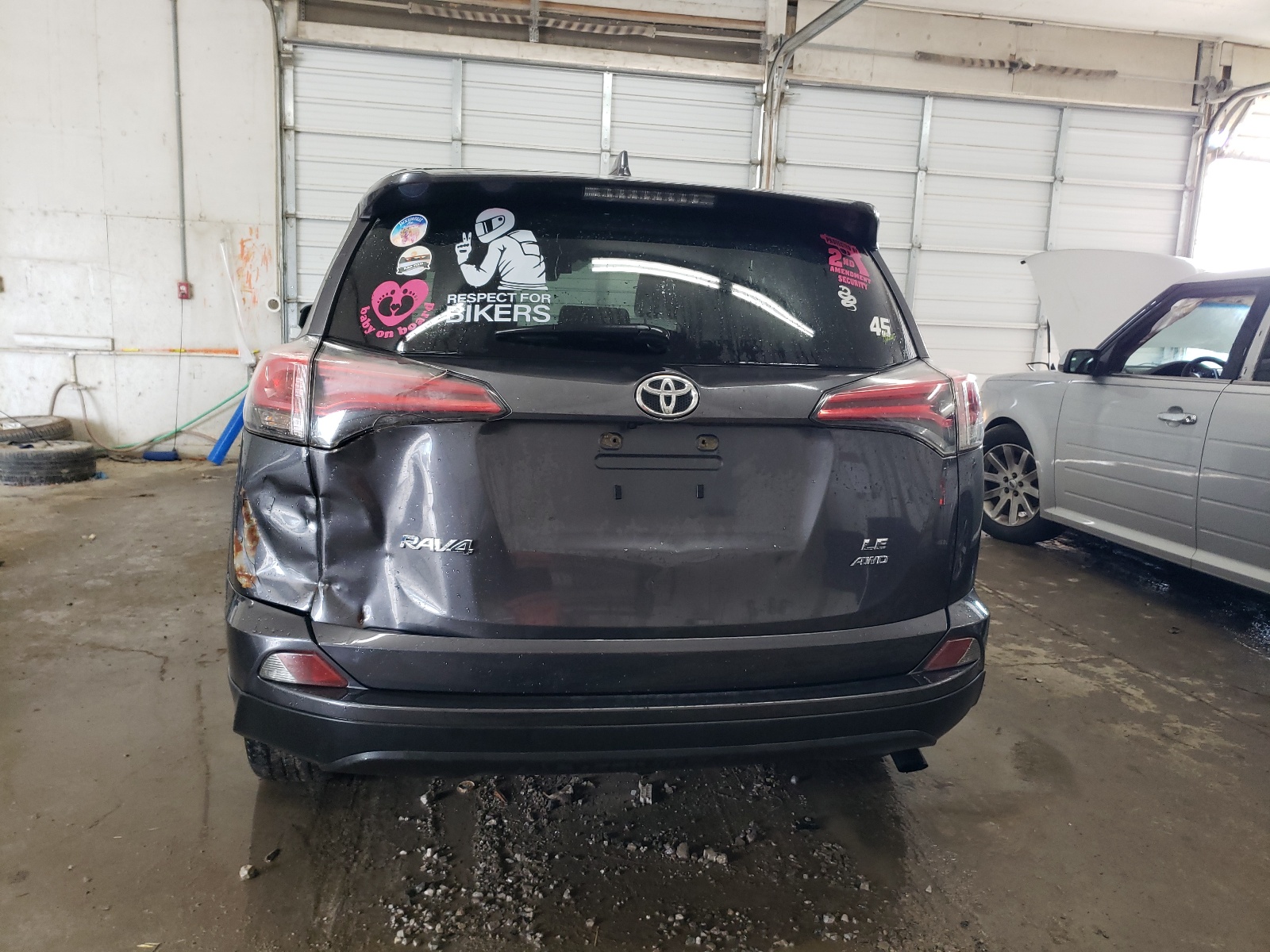 JTMBFREVXJJ182124 2018 Toyota Rav4 Le