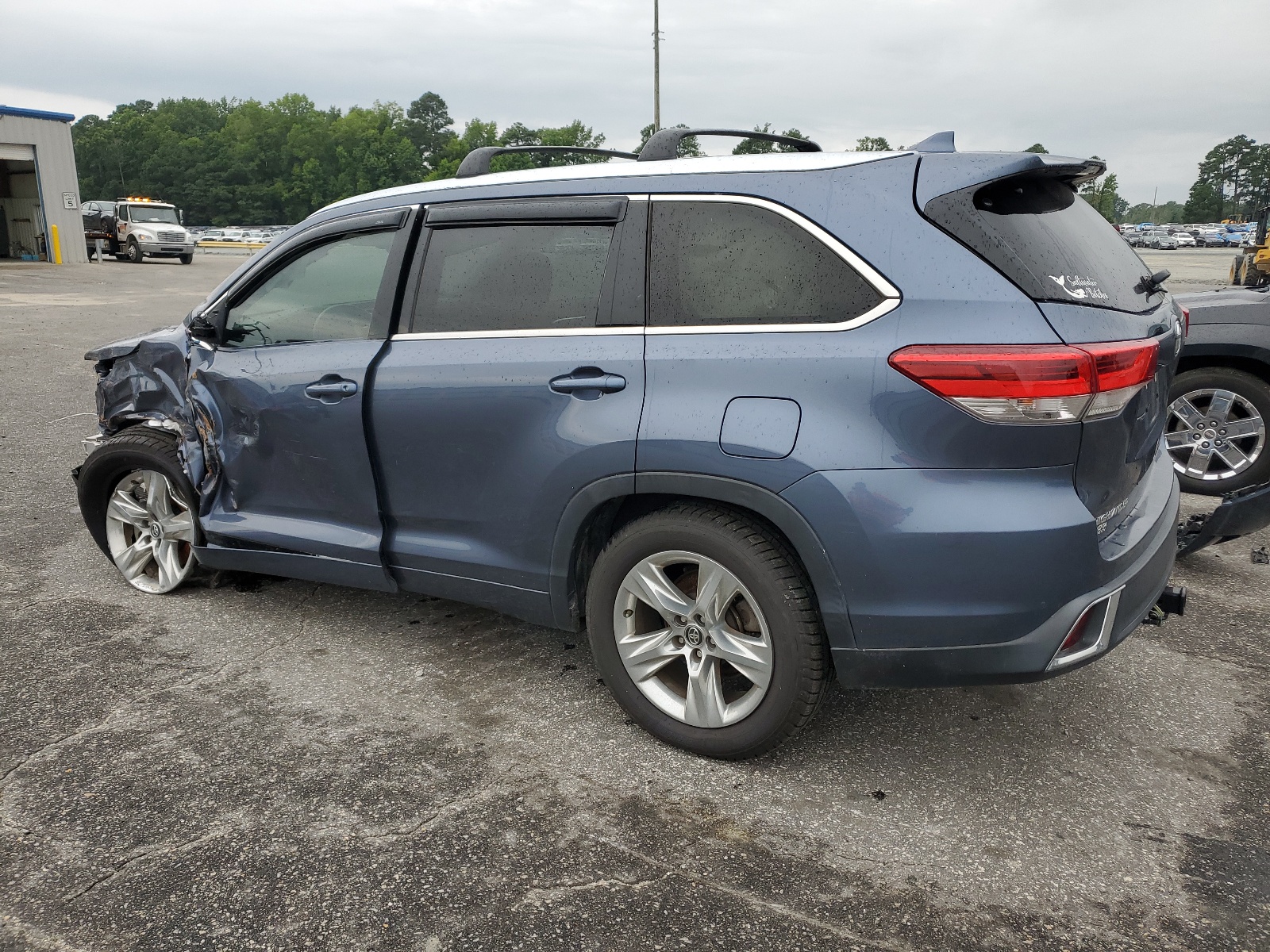 2019 Toyota Highlander Limited vin: 5TDYZRFH7KS325237