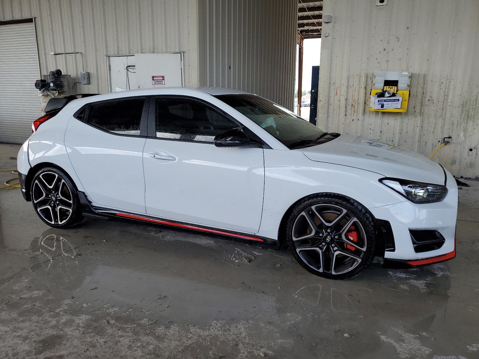 2022 Hyundai Veloster N vin: KMHT36AH2NU014683