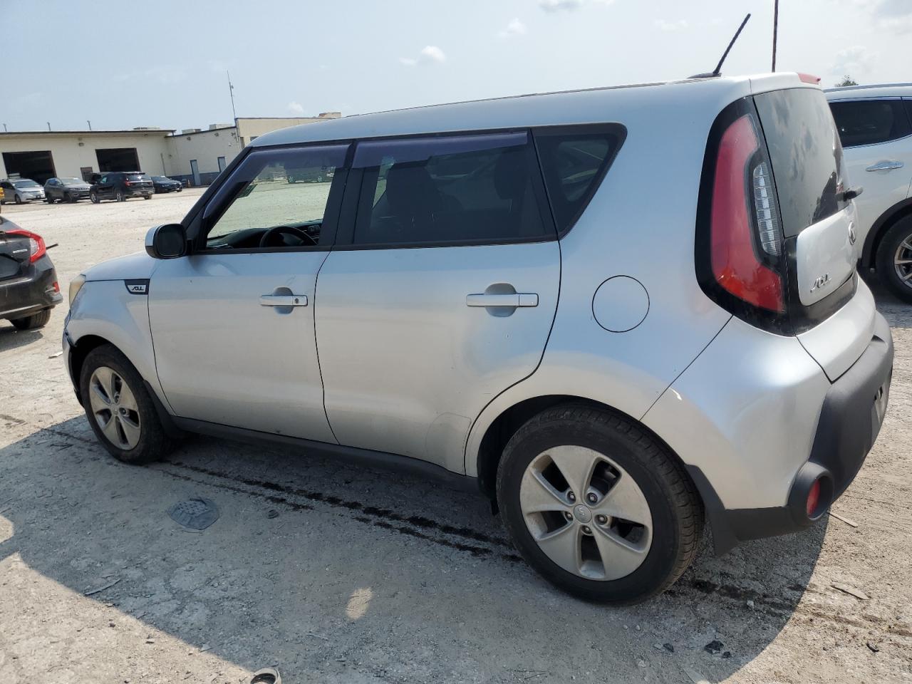 VIN KNDJN2A22F7794484 2015 KIA SOUL no.2