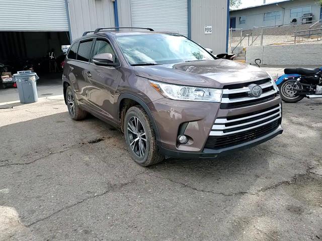 2017 Toyota Highlander Le VIN: 5TDBZRFHXHS405324 Lot: 61552254