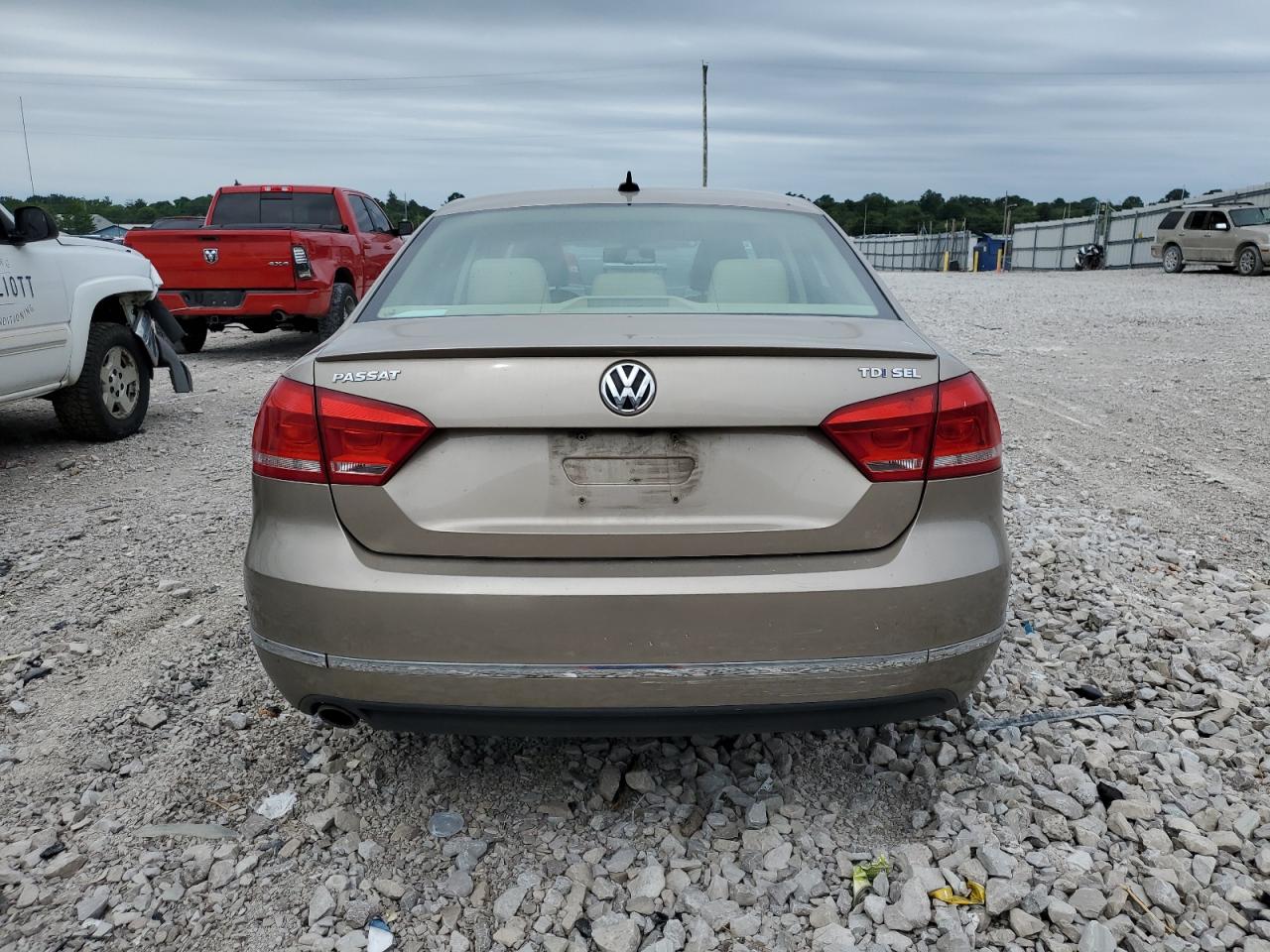 1VWCV7A37FC086699 2015 Volkswagen Passat Sel