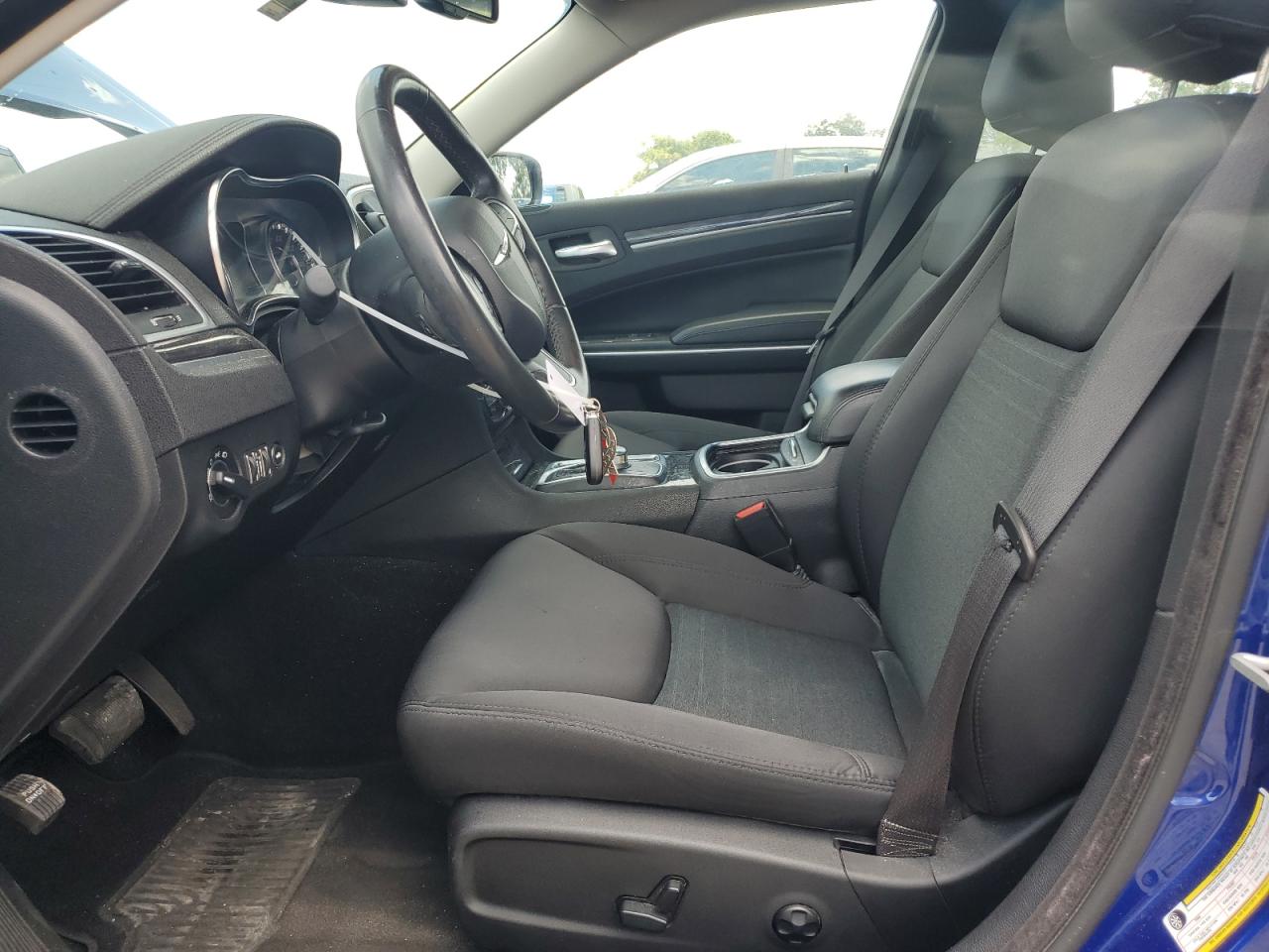 2020 Chrysler 300 Touring VIN: 2C3CCAAG9LH172084 Lot: 63812364