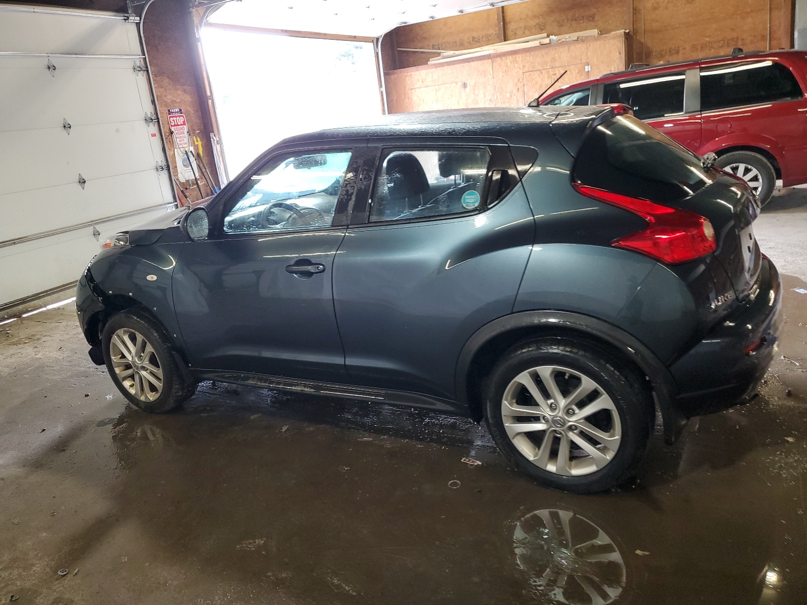 2012 Nissan Juke S vin: JN8AF5MV2CT122744