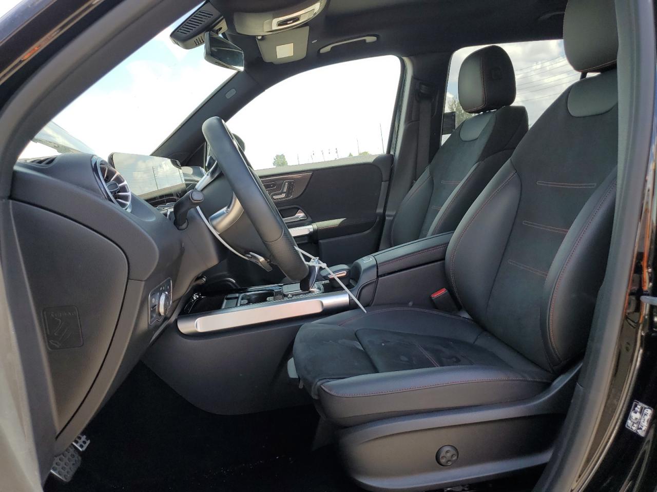 2023 Mercedes-Benz GLB - Image 7