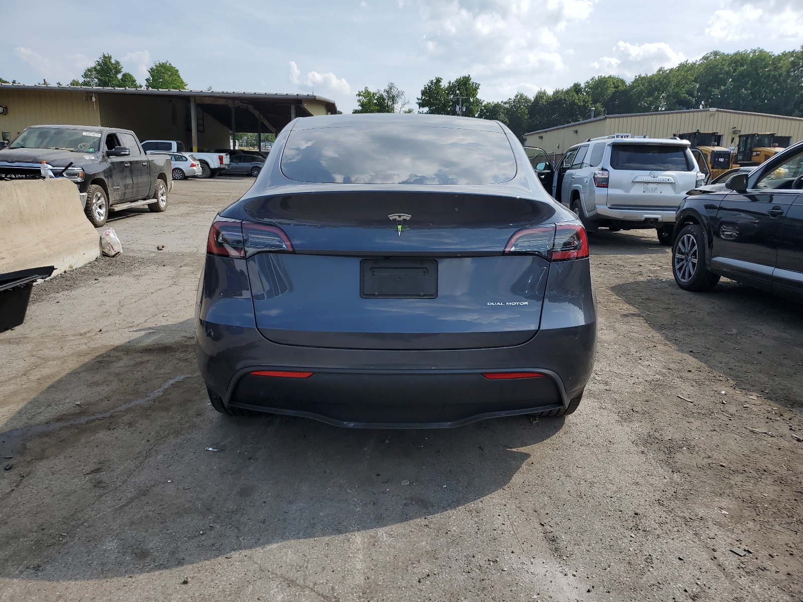 7SAYGDEE9PF614084 2023 Tesla Model Y