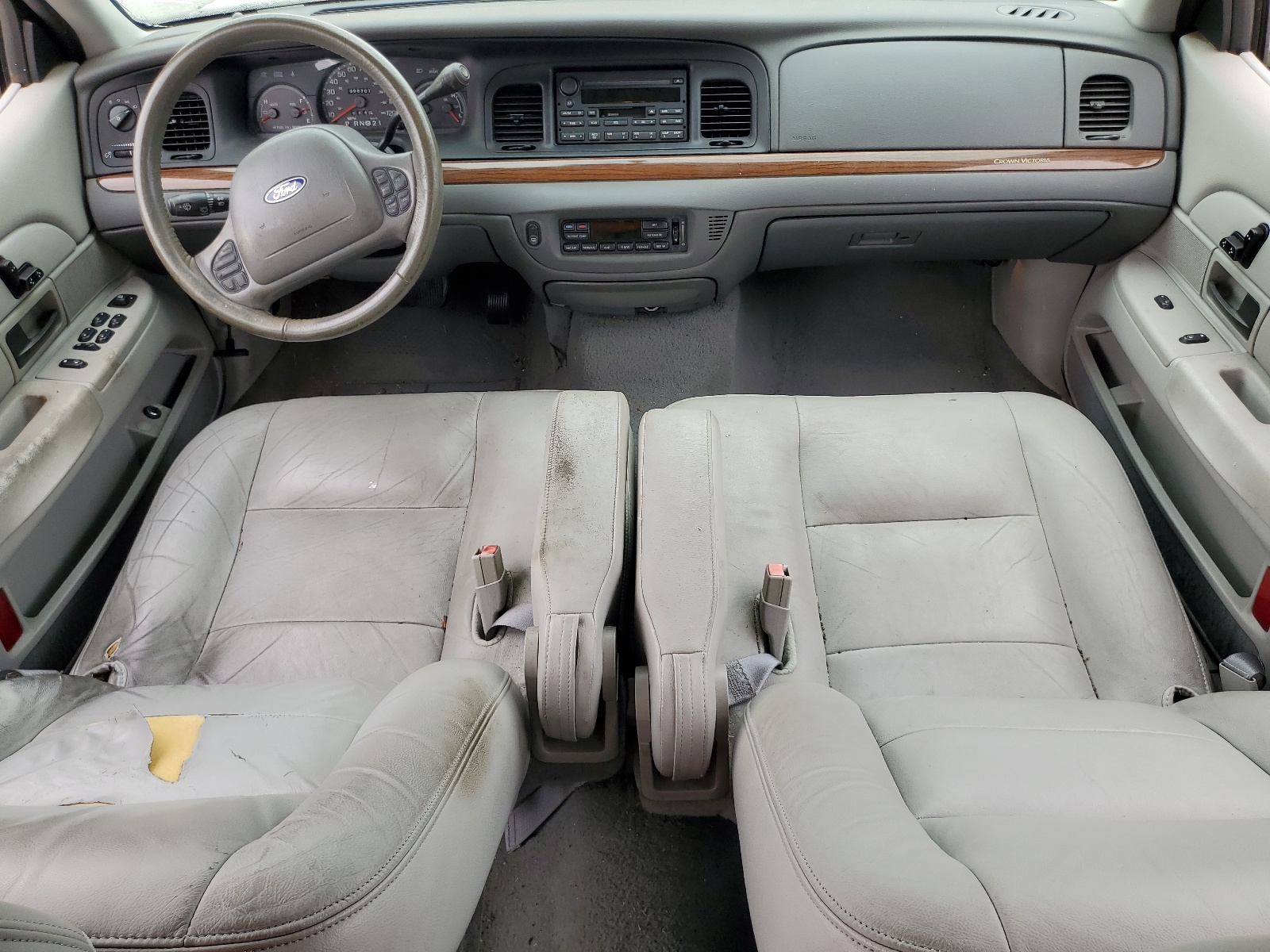 2FAFP74WX4X140874 2004 Ford Crown Victoria Lx