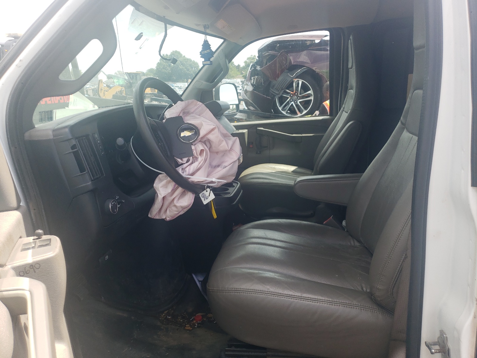 1GAWGEFG7J1224460 2018 Chevrolet Express G2500 Ls