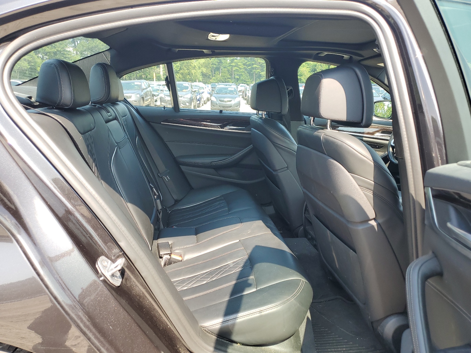 WBAJE7C55KWW10558 2019 BMW 540 Xi