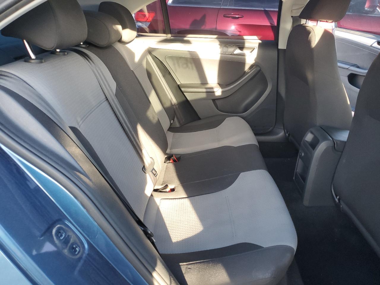 2017 Volkswagen Jetta - Image 10