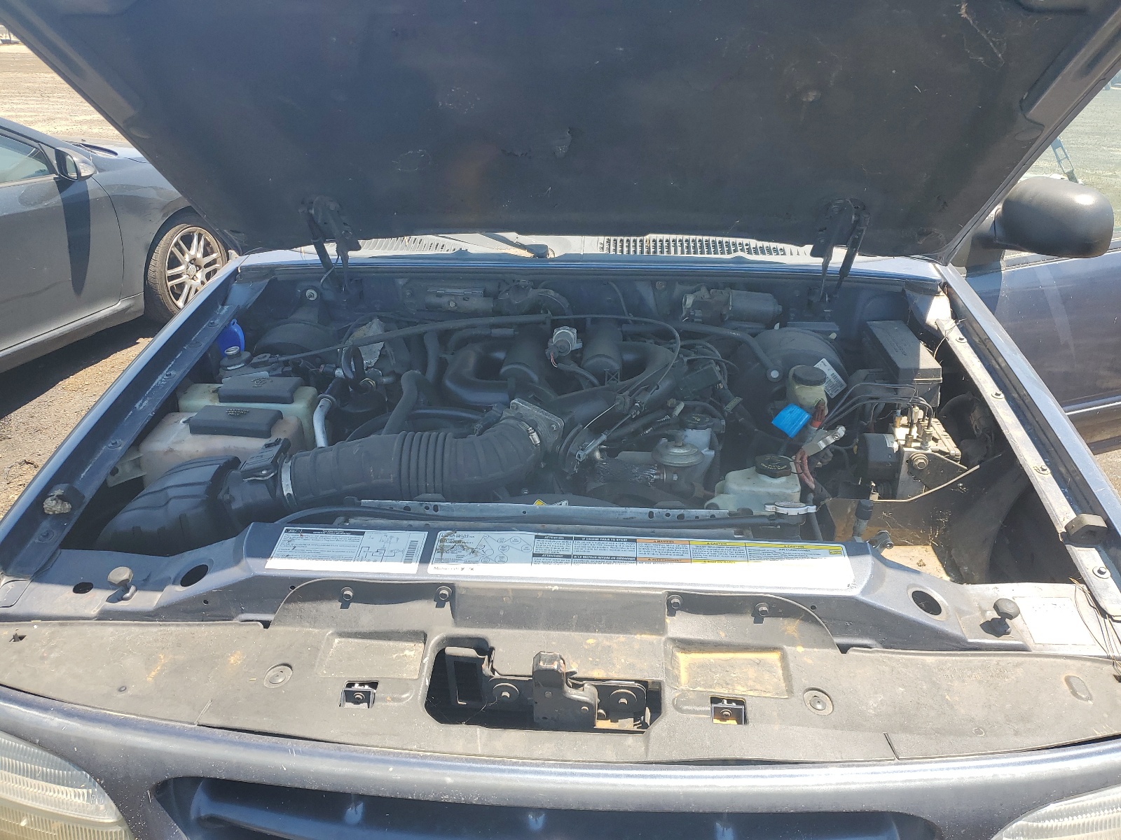 1FMDU73E0YZA43455 2000 Ford Explorer Xlt