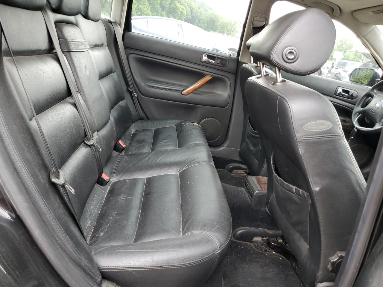 2000 Volkswagen Passat Glx 4Motion VIN: WVWUH23B1YE318484 Lot: 64094344