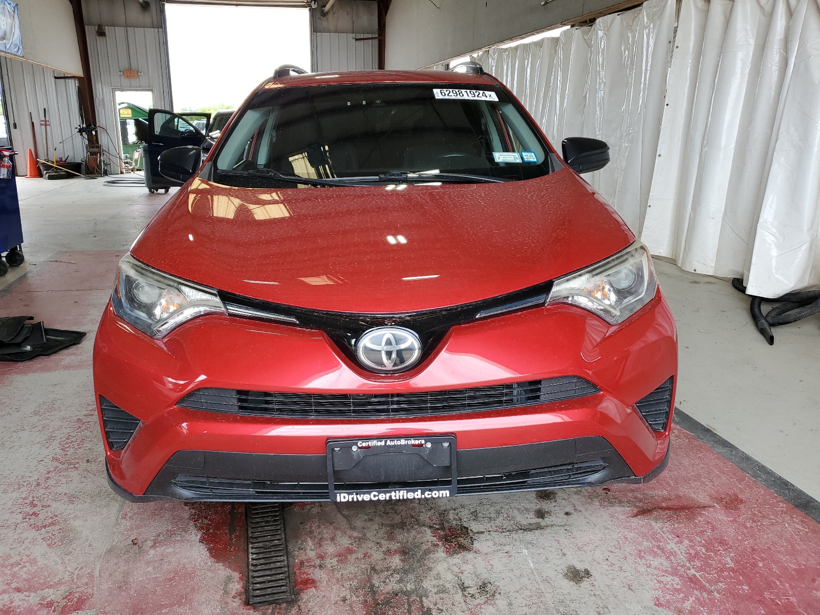 JTMBFREV1HJ155923 2017 Toyota Rav4 Le