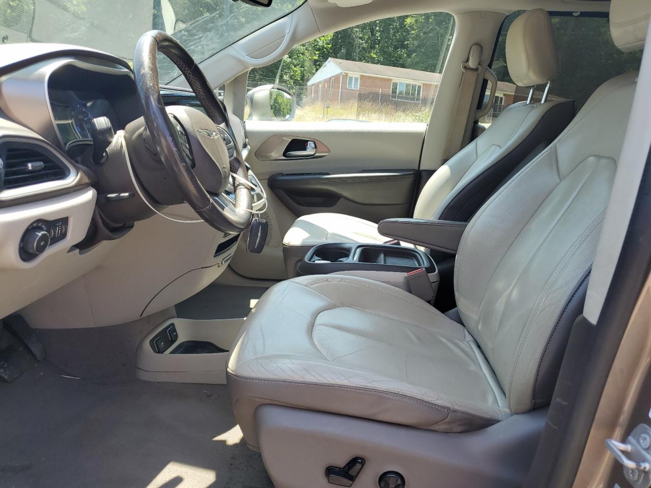 2017 Chrysler Pacifica - Image 7