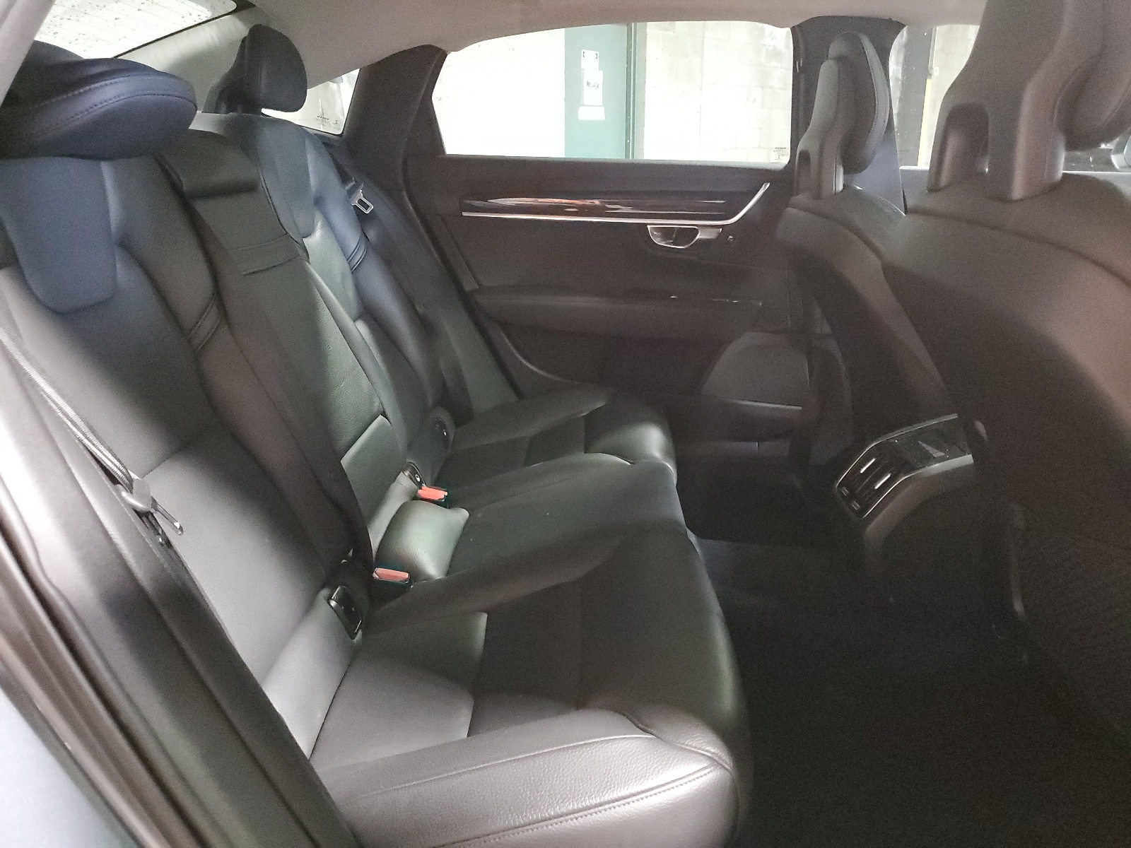 LVY992MK6JP005175 2018 Volvo S90 T6 Momentum