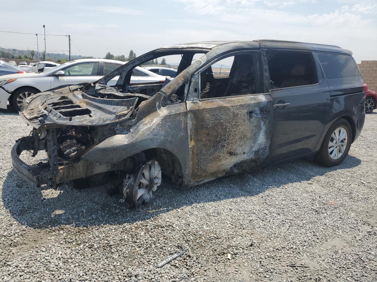 2016 Kia Sedona Lx en Venta en Mentone, CA - Burn