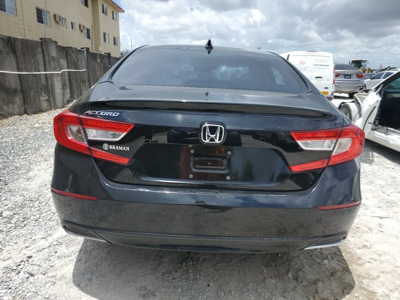 1HGCV1F11JA082371 2018 Honda Accord Lx